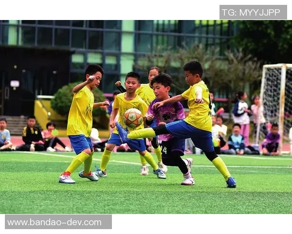 深圳高中足球联赛精彩纷呈学生运动员展现青春风采与团队精神